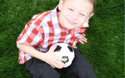 Giá thành cỏ nhân tạo phụ thuộc vào những yếu tố nào?